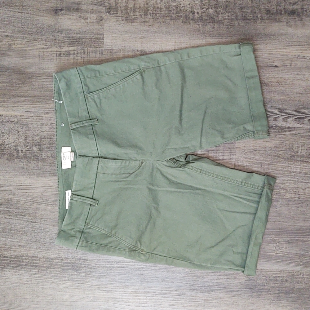 LOFT Bermuda Roll Shorts - GUC - Size 4P